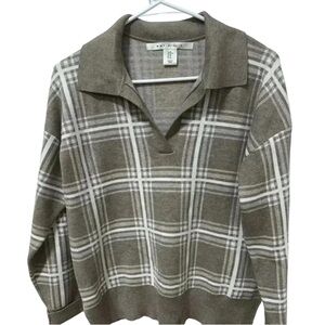 Max Studio Sweater, Size Medium, V Neck,‎ Sweater, Plaid, Soft Sweater